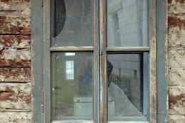 Originalfenster des jüdischen Hauses an der 1.Mai Strasse in Vișeu de Sus