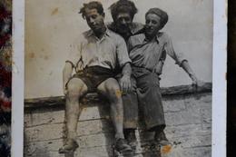 David "Dudi" Malik (rechts), Überlebender aus Viseu de Mijloc, nach seiner Befreiung aus den Konzentrationslagern. aufgenommen in Italien. Er emigrierte später nach Israel.