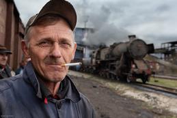 Hier rauchen nicht nur die Loks: Eisenbahner in der Kohlemine Dubrave (8.3.2018)