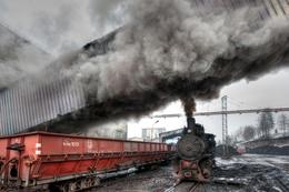 83-158 qualmt als Verschublok die Kohlewaschanlage in der Separation Oskova ein (23.2.2013)