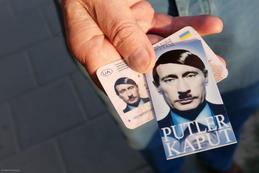 Ukrainische Souvenirs mit dem Erzfeind (Hitler+Putin=Putler...)
