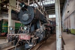 Jelgava: Eine auf russische Breitspur umgebaute ehemalige deutsche Kriegslok harrt ihrer Aufarbeitung