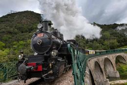 Der Weitwinkel hilft: Teilweise sind die Viadukte in der Schlucht nur schwer fotografisch zu erfassen! "Train de l'Ardèche" 28.04.2019