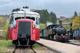 Dampfzug und Billard-Triebwagen in Boucieu Le Roi, "Train de l'Ardèche" 31.10.2018