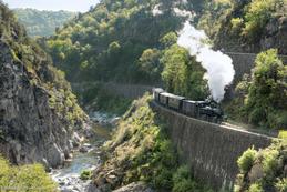 Der "Train de l'Ardèche" in der Schlucht des Doux 24.04.2017