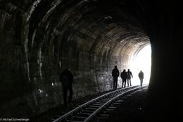 Tunnelwanderung am "Sargan-Achter" von Mokra Gora, dem wieder aufgebauten, spektakulären Abschnitt der ehemaligen bosnischen Ostbahn von Sarajevo nach Belgrad