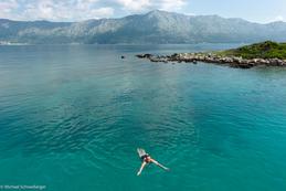 Die Adria (im Hintergrund die Küste von Makarska)