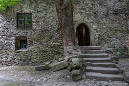 Eingang zum mittelalterlichen Wohnturm in Siedlęcin/Boberröhrsdorf (Foto © Michael Schneeberger)