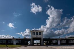 Eingang des ehemaligen Konzentrationslagers in Gross-Rosen (Foto © Michael Schneeberger)